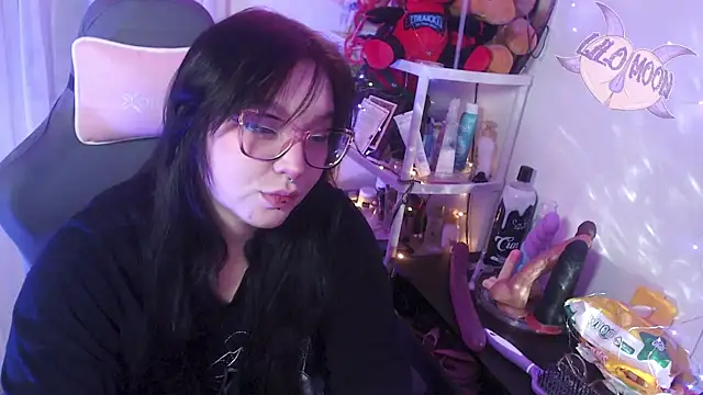 Snapshot of LiloMoon69 chatting on 03/12/25, 03:46 LiloMoon69 online show from 03/12/25, 03:46