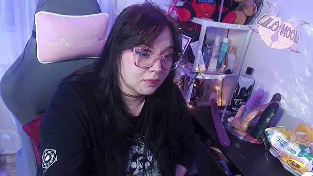 Snapshot of LiloMoon69 chatting on 03/12/25, 06:51 LiloMoon69 online show from 03/12/25, 06:51