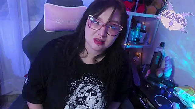 Snapshot of LiloMoon69 chatting on 03/18/25, 04:04 LiloMoon69 online show from 03/18/25, 04:04