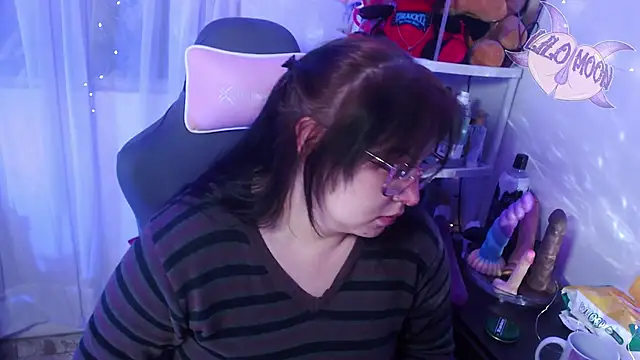 Snapshot of LiloMoon69 chatting on 03/19/25, 06:24 LiloMoon69 online show from 03/19/25, 06:24