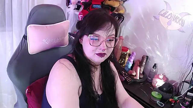 Snapshot of LiloMoon69 chatting on 09/10/25, 12:05 LiloMoon69 online show from 09/10/25, 12:05