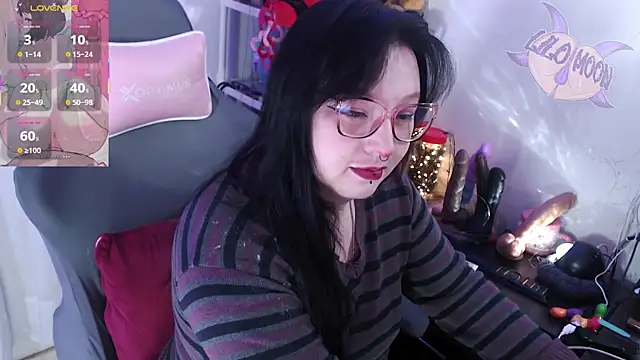 Snapshot of LiloMoon69 chatting on 09/22/25, 12:12 LiloMoon69 online show from 09/22/25, 12:12
