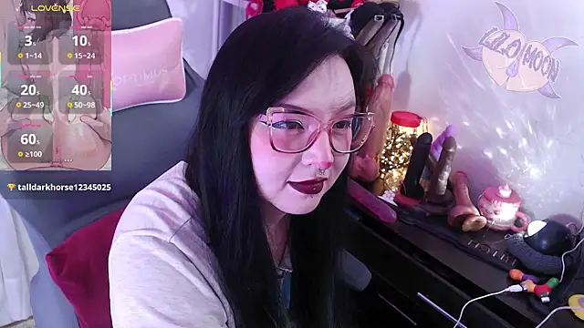 Snapshot of LiloMoon69 chatting on 09/26/25, 01:04 LiloMoon69 online show from 09/26/25, 01:04