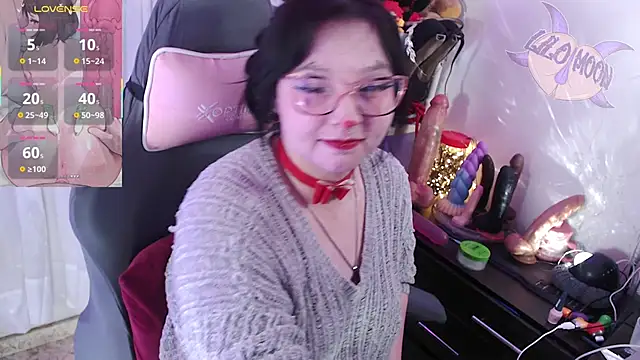 Snapshot of LiloMoon69 chatting on 10/01/25, 02:12 LiloMoon69 online show from 10/01/25, 02:12