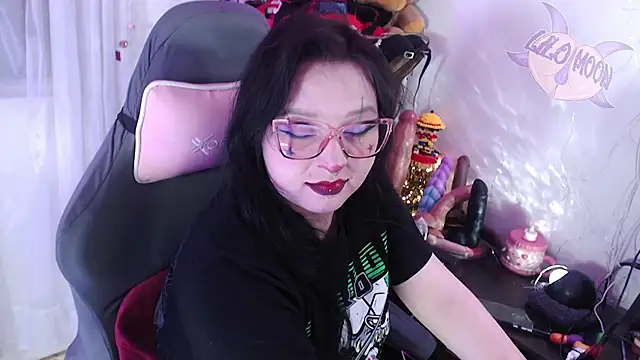 Snapshot of LiloMoon69 chatting on 10/02/25, 01:51 LiloMoon69 online show from 10/02/25, 01:51