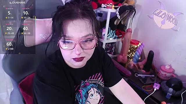 Snapshot of LiloMoon69 chatting on 10/04/25, 01:09 LiloMoon69 online show from 10/04/25, 01:09