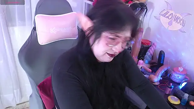 Snapshot of LiloMoon69 chatting on 10/05/25, 12:58 LiloMoon69 online show from 10/05/25, 12:58