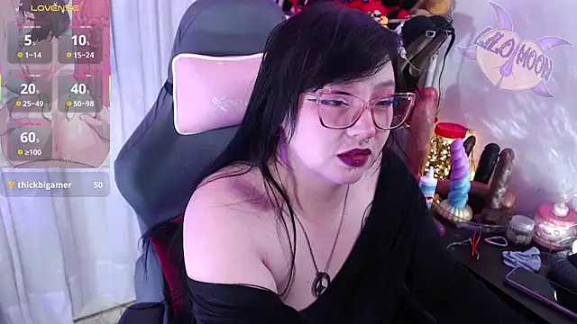 Snapshot of LiloMoon69 chatting on 10/12/25, 01:43 LiloMoon69 online show from 10/12/25, 01:43