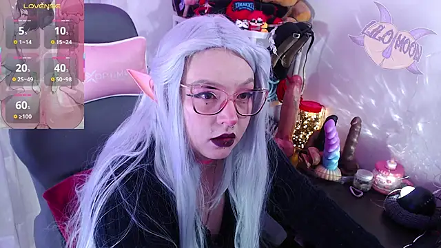 Snapshot of LiloMoon69 chatting on 10/13/25, 02:17 LiloMoon69 online show from 10/13/25, 02:17