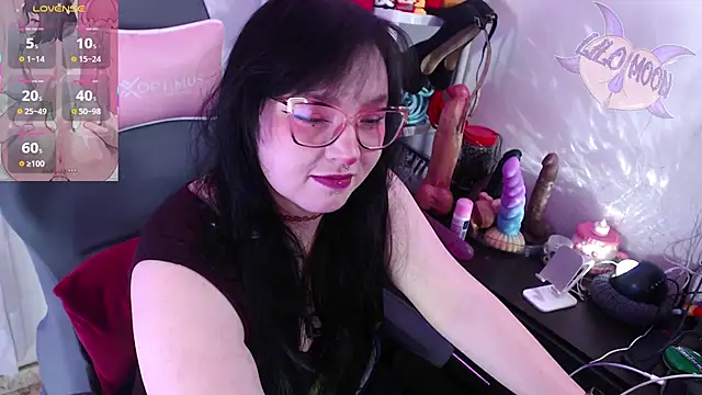 Snapshot of LiloMoon69 chatting on 10/16/25, 02:18 LiloMoon69 online show from 10/16/25, 02:18