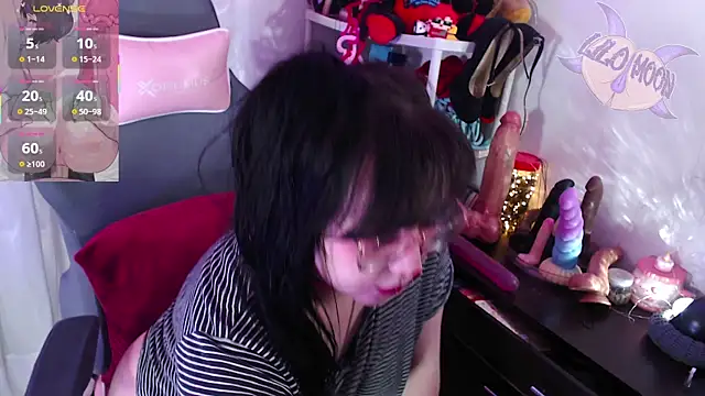 Snapshot of LiloMoon69 chatting on 10/21/25, 05:02 LiloMoon69 online show from 10/21/25, 05:02