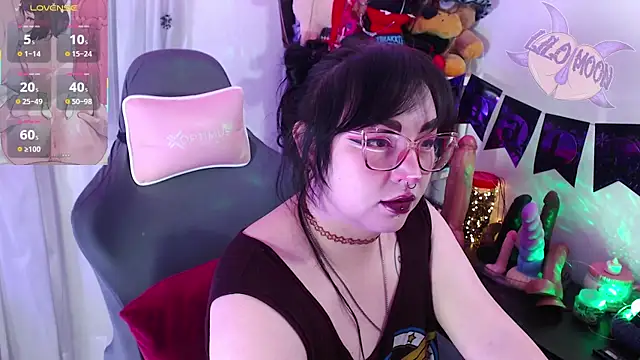 Snapshot of LiloMoon69 chatting on 10/22/25, 01:55 LiloMoon69 online show from 10/22/25, 01:55
