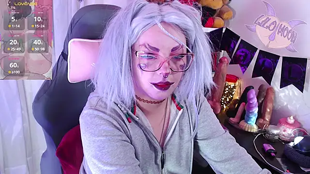 Snapshot of LiloMoon69 chatting on 10/23/25, 02:38 LiloMoon69 online show from 10/23/25, 02:38