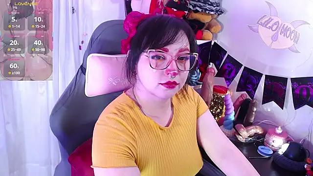 Snapshot of LiloMoon69 chatting on 10/29/25, 11:23 LiloMoon69 online show from 10/29/25, 11:23