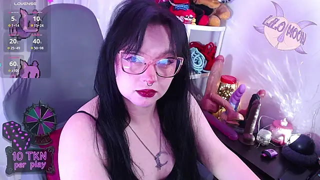 Snapshot of LiloMoon69 chatting on 11/07/25, 01:11 LiloMoon69 online show from 11/07/25, 01:11