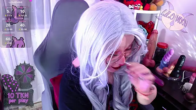 Snapshot of LiloMoon69 chatting on 11/09/25, 03:05 LiloMoon69 online show from 11/09/25, 03:05