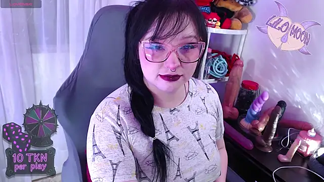 Snapshot of LiloMoon69 chatting on 11/10/25, 01:32 LiloMoon69 online show from 11/10/25, 01:32