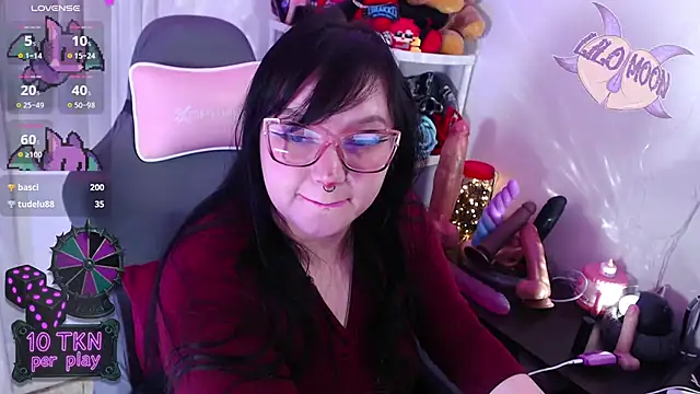 Snapshot of LiloMoon69 chatting on 11/13/25, 04:06 LiloMoon69 online show from 11/13/25, 04:06