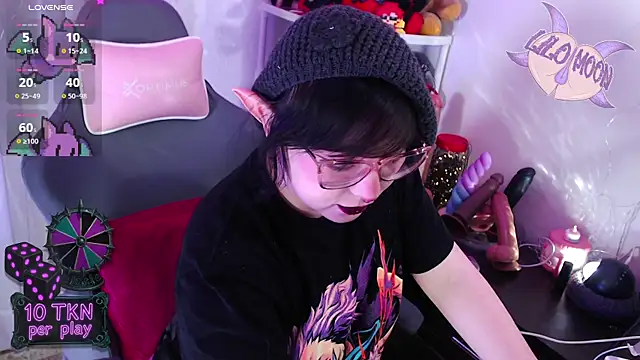 Snapshot of LiloMoon69 chatting on 11/15/25, 01:51 LiloMoon69 online show from 11/15/25, 01:51