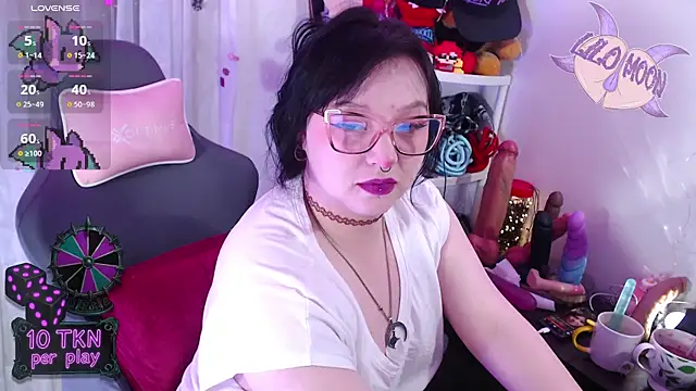 Snapshot of LiloMoon69 chatting on 11/17/25, 02:56 LiloMoon69 online show from 11/17/25, 02:56