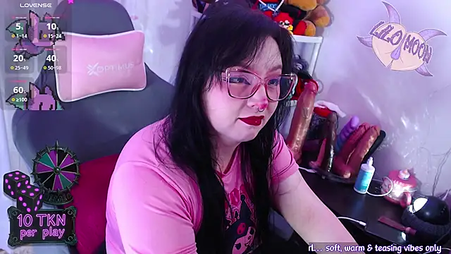 Snapshot of LiloMoon69 chatting on 11/29/25, 02:20 LiloMoon69 online show from 11/29/25, 02:20