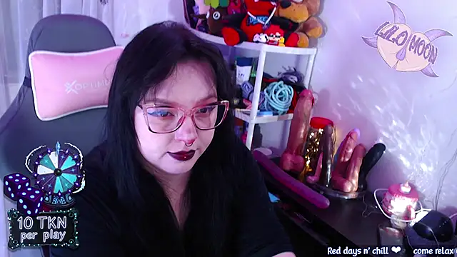 Snapshot of LiloMoon69 chatting on 12/02/25, 02:23 LiloMoon69 online show from 12/02/25, 02:23