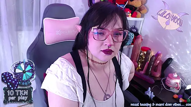 Snapshot of LiloMoon69 chatting on 12/04/25, 02:04 LiloMoon69 online show from 12/04/25, 02:04