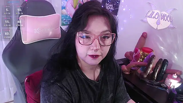 Snapshot of LiloMoon69 chatting on 06/07/26, 07:12 LiloMoon69 online show from 06/07/26, 07:12