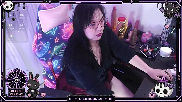 Snapshot of LiloMoon69 chatting on 06/15/26, 08:38 LiloMoon69 online show from 06/15/26, 08:38