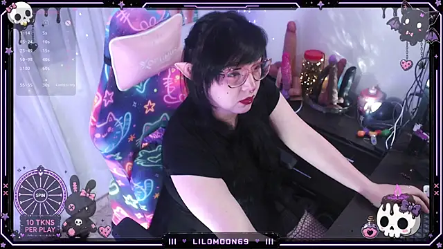 Snapshot of LiloMoon69 chatting on 06/25/26, 07:57 LiloMoon69 online show from 06/25/26, 07:57