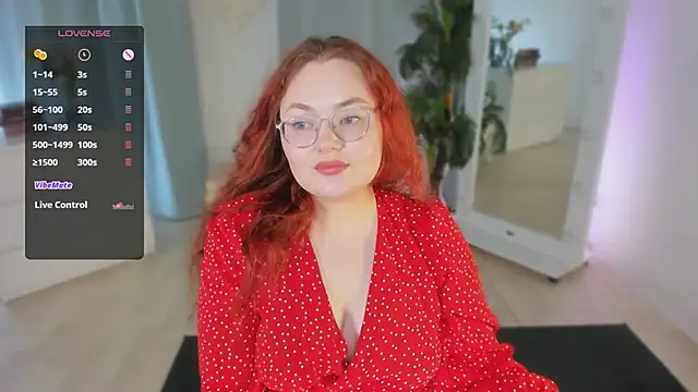 Snapshot of Lana_Bananass chatting on 06/15/26, 11:01 Lana Bananass online show from 06/15/26, 11:01
