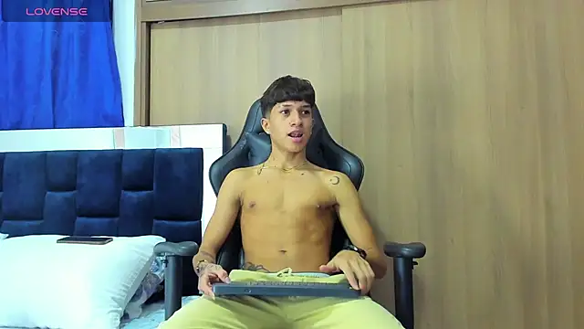  CamiloBass online show from 01/28/25, 01:39