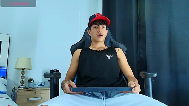 Snapshot of _CamiloBass chatting on 06/07/26, 12:59 CamiloBass online show from 06/07/26, 12:59