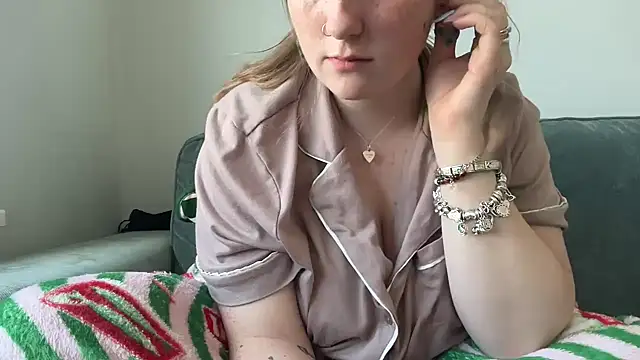 Snapshot of lilsbabyxo chatting on 06/09/26, 04:18 lilsbabyxo online show from 06/09/26, 04:18