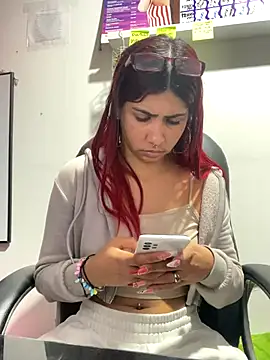 Snapshot of soy_sarah_ chatting on 10/02/25, 09:27 soy sarah online show from 10/02/25, 09:27