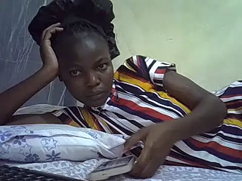 Snapshot of pretty_vivy chatting on 01/12/25, 04:42 pretty vivy online show from 01/12/25, 04:42