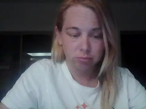 Snapshot of burrkitty chatting on 10/06/25, 03:37 burrkitty online show from 10/06/25, 03:37