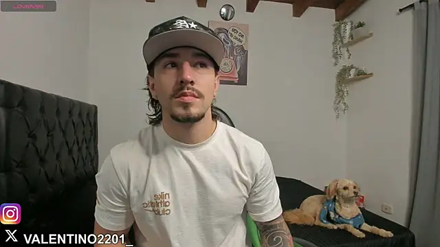 Snapshot of Valentino_Xander chatting on 10/06/25, 10:07 Valentino Xander online show from 10/06/25, 10:07