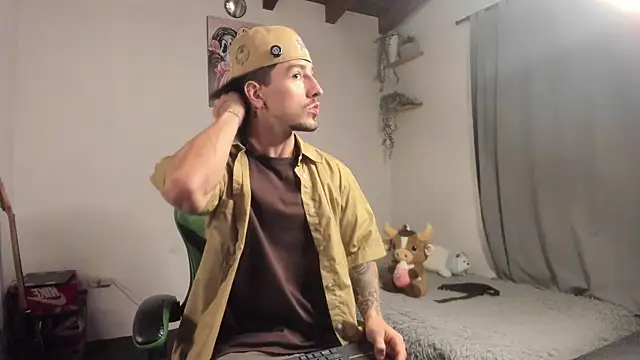 Valentino Xander online show from 02/08/26, 04:27