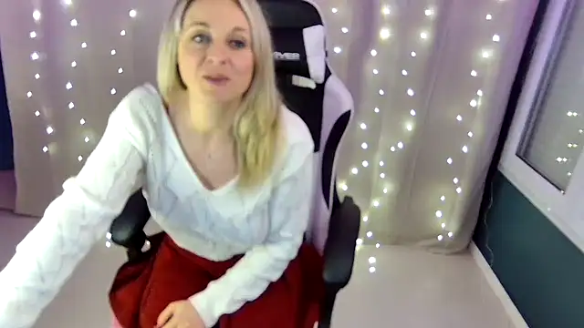 Snapshot of cassiehotsexy chatting on 02/17/25, 08:36 cassiehotsexy online show from 02/17/25, 08:36