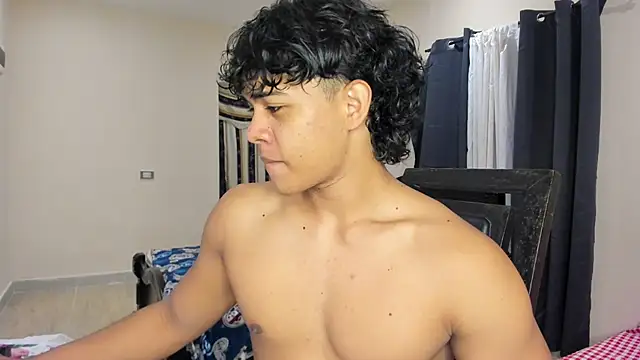 Snapshot of johan_beley_ chatting on 01/17/25, 12:52 johan beley online show from 01/17/25, 12:52