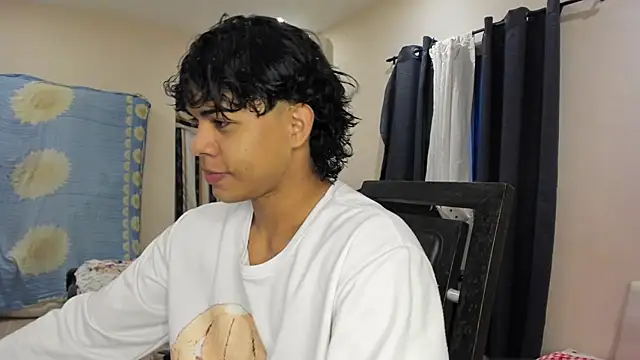 Snapshot of johan_beley_ chatting on 01/30/25, 12:59 johan beley online show from 01/30/25, 12:59