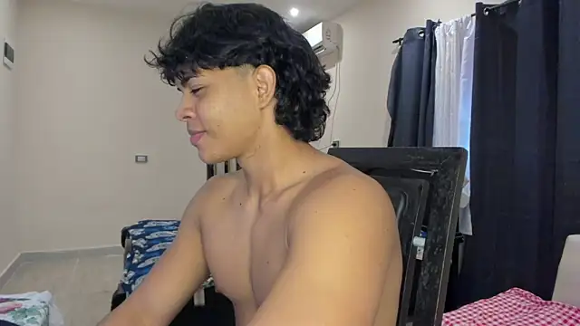 Snapshot of johan_beley_ chatting on 02/02/25, 04:11 johan beley online show from 02/02/25, 04:11