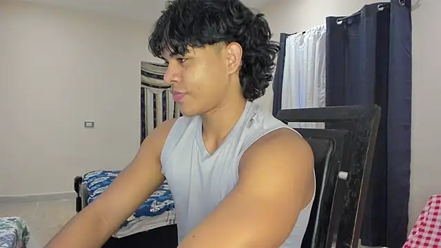 Snapshot of johan_beley_ chatting on 02/05/25, 08:57 johan beley online show from 02/05/25, 08:57