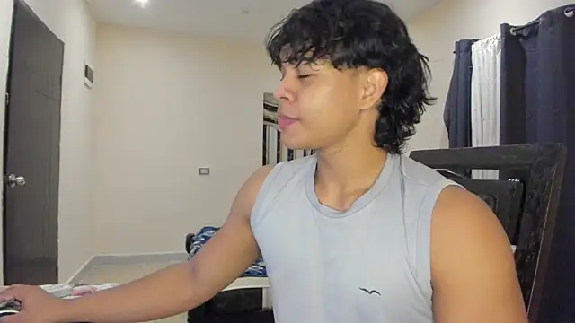 Snapshot of johan_beley_ chatting on 02/06/25, 10:32 johan beley online show from 02/06/25, 10:32