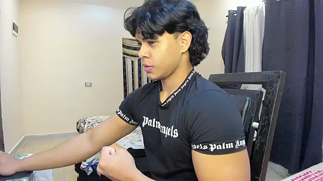 Snapshot of johan_beley_ chatting on 02/15/25, 01:49 johan beley online show from 02/15/25, 01:49