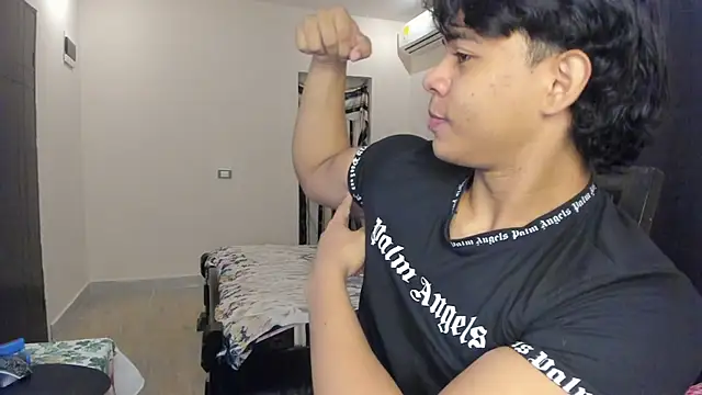 Snapshot of johan_beley_ chatting on 02/17/25, 01:53 johan beley online show from 02/17/25, 01:53