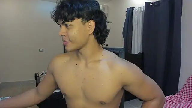 Snapshot of johan_beley_ chatting on 02/18/25, 01:43 johan beley online show from 02/18/25, 01:43