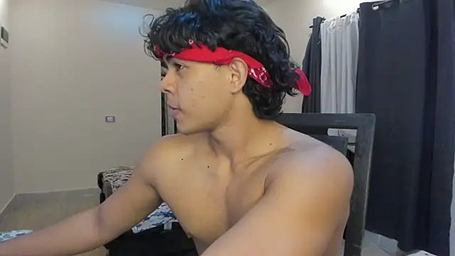 Snapshot of johan_beley_ chatting on 02/23/25, 12:41 johan beley online show from 02/23/25, 12:41