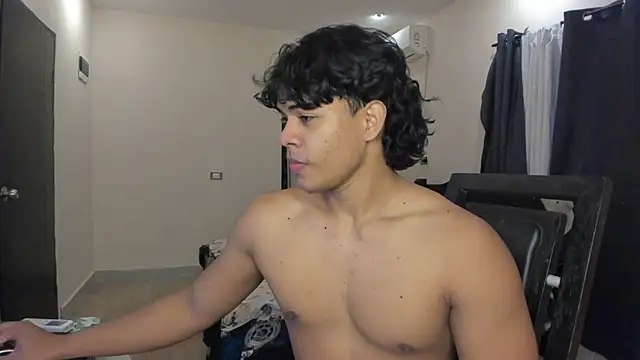 Snapshot of johan_beley_ chatting on 02/24/25, 02:04 johan beley online show from 02/24/25, 02:04